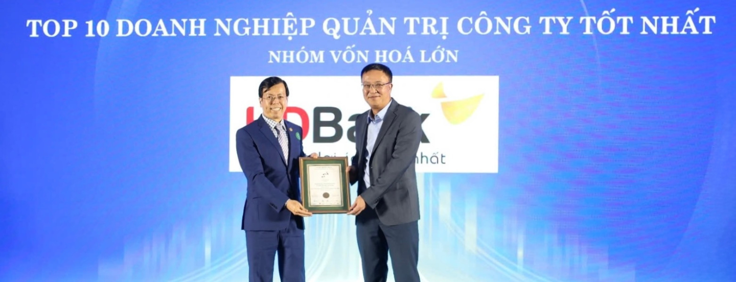 HDBANK ĐOẠT BỘ BA GIẢI THƯỞNG TẠI CUỘC BÌNH CHỌN  DOANH NGHIỆP NIÊM YẾT 2024