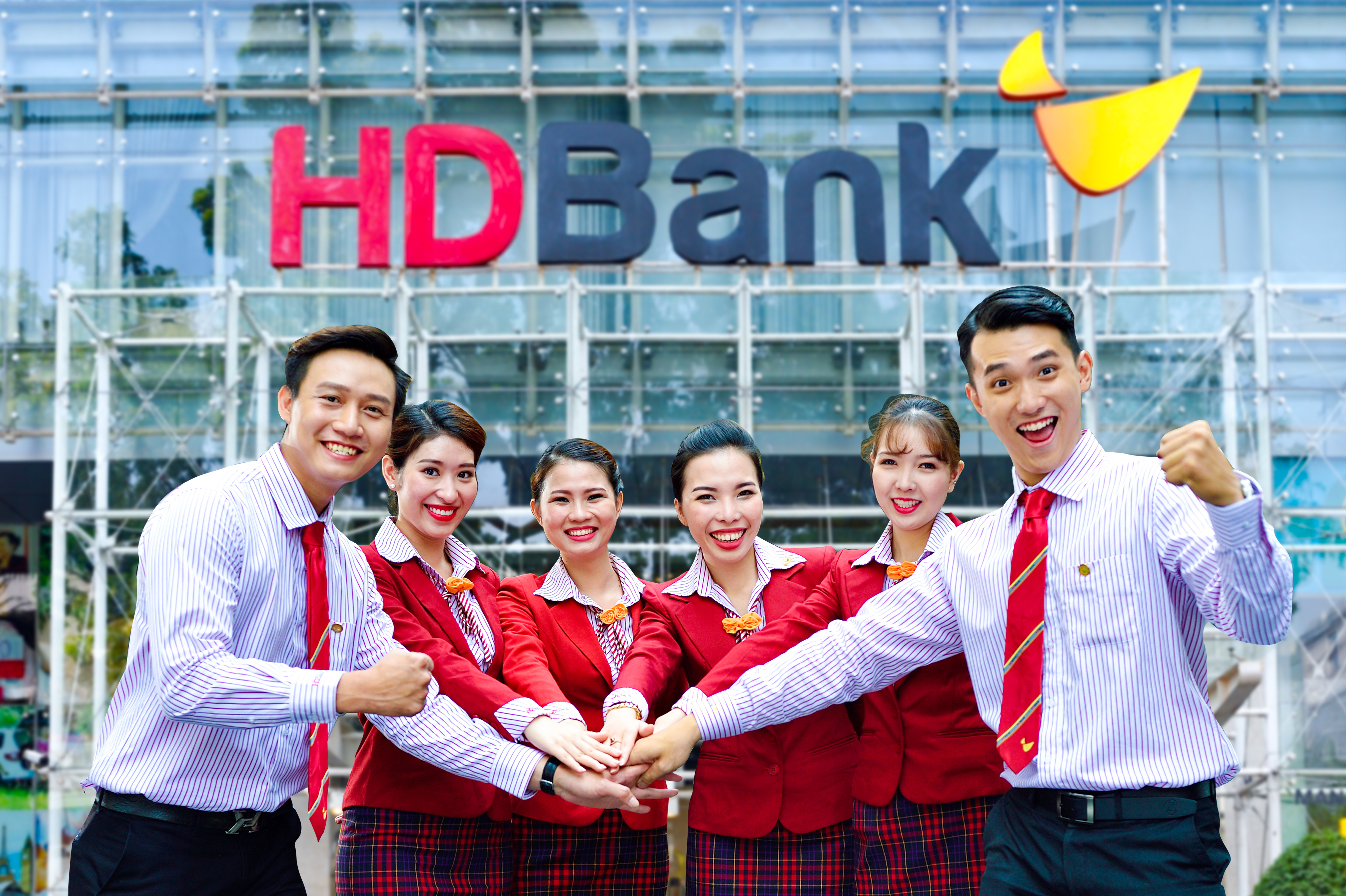HDBank: Thật đáng ngạc nhiên khi HDBank là ngân hàng được đánh giá rất cao trong nhiều năm qua. Với chất lượng dịch vụ tốt, giao dịch thủ tục nhanh chóng và an toàn, HDBank đã giúp hàng triệu khách hàng giải quyết các vấn đề tài chính một cách thông minh. Bạn hãy xem các hình ảnh liên quan đến HDBank để hiểu rõ hơn về tiềm năng và sức mạnh của ngân hàng này.