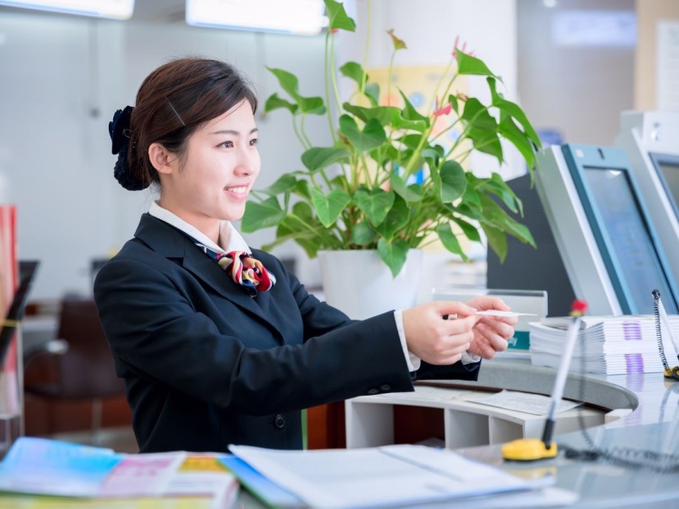 Kiểm tra kỹ con dấu và thông tin trên bảng sao kê tại ngân hàng ngay sau khi nhận