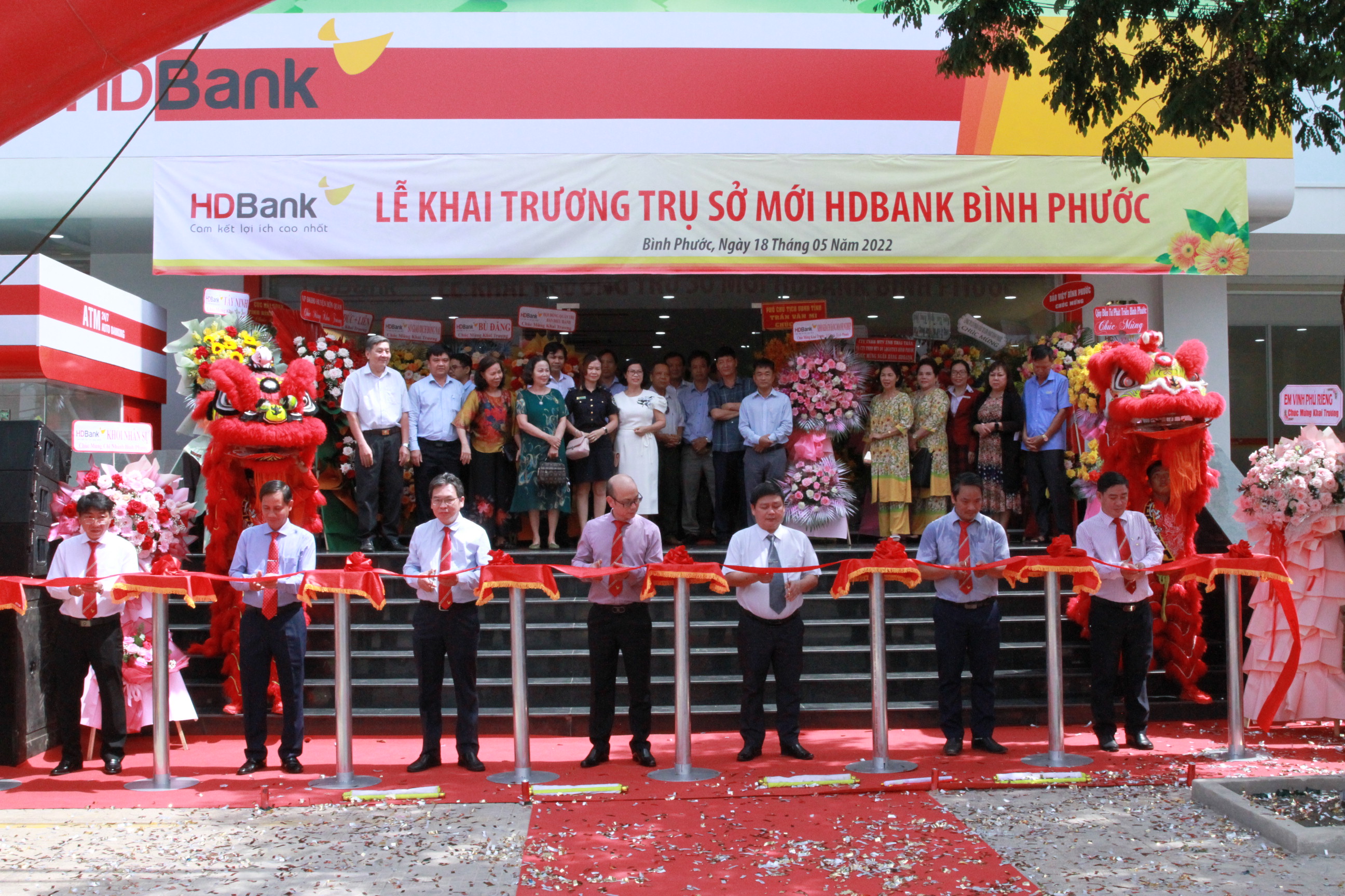 HDBank Bình Phước: Điểm đến mới lạ, tươi sáng và tràn ngập tiềm năng của ngân hàng HDBank - Bình Phước. Hãy tò mò khám phá hình ảnh liên quan và cảm nhận sự thăng hoa của HDBank tại địa phương này.
