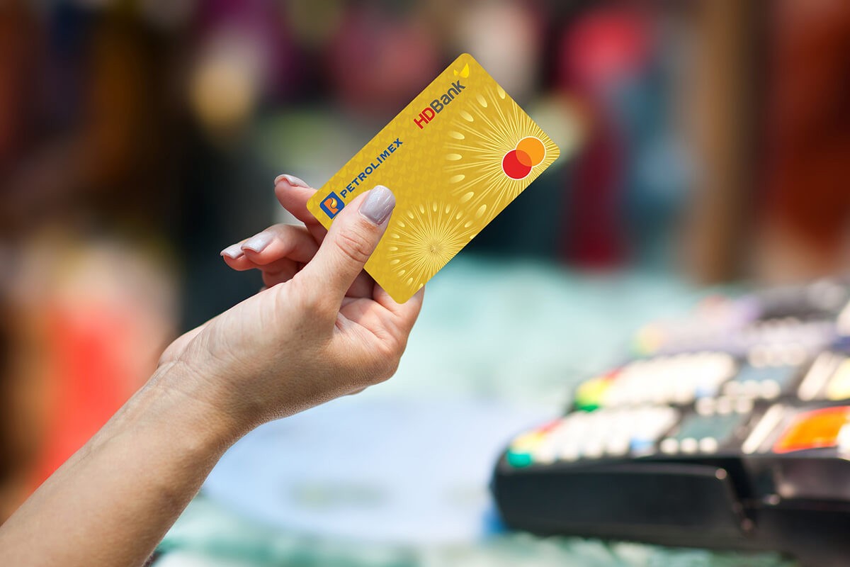 Các điều kiện và yêu cầu để được cấp thẻ ghi nợ Mastercard là gì? 

